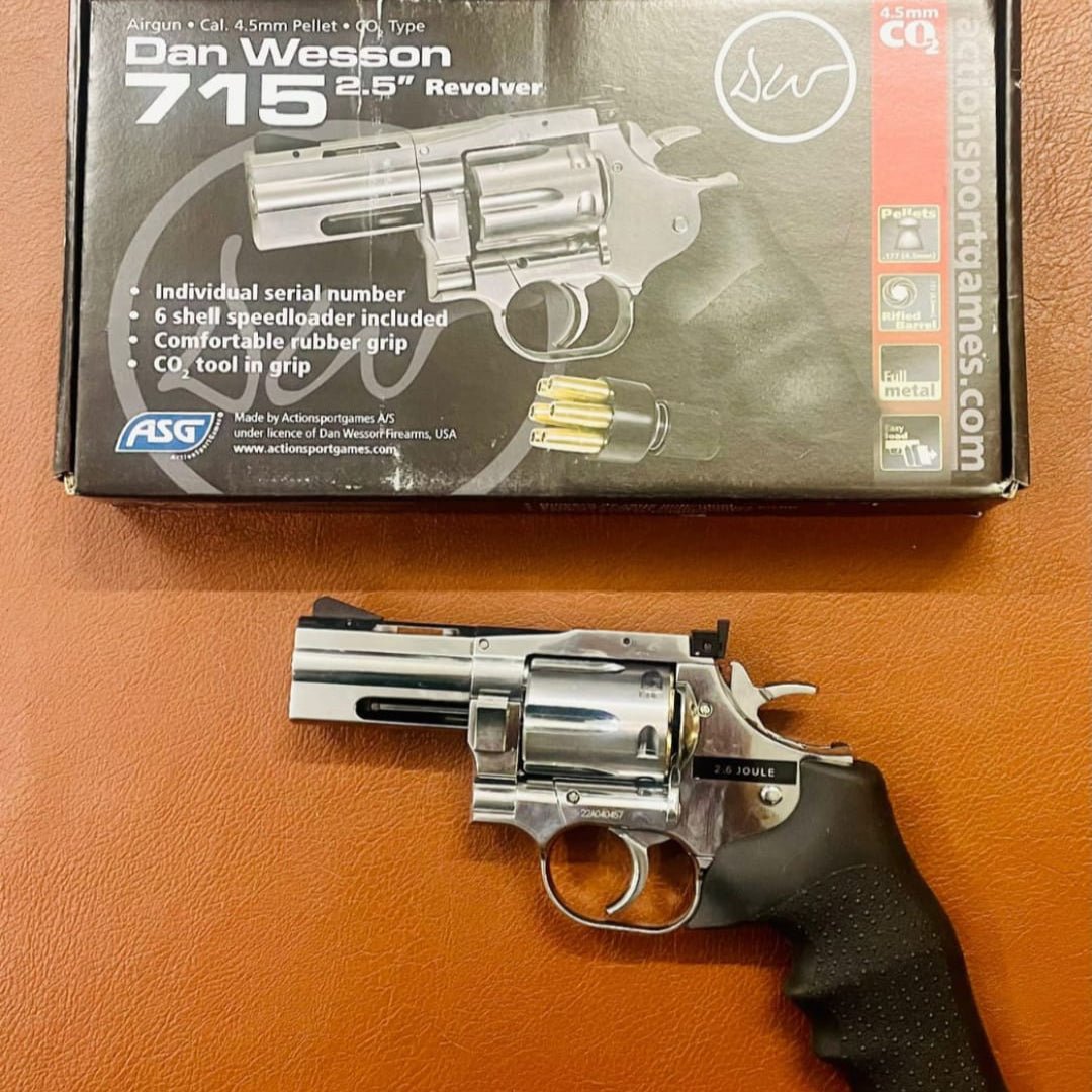 DanWesson7152.5Revolver.jpg